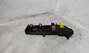 Opel Vectra C Module de fusibles 13181983