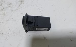 Audi A6 S6 C7 4G AUX-pistokeliitin 4G0035474