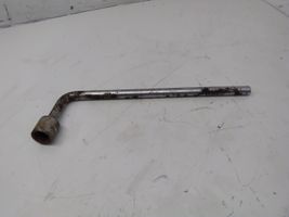 Mercedes-Benz ML W164 Chiave per dadi della ruota A2215810001