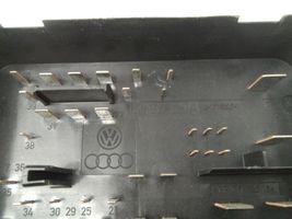 Volkswagen Golf V Module de fusibles 1K0937125A