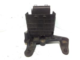 Volkswagen PASSAT CC Vassoio scatola della batteria 1K0915333H