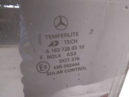 Mercedes-Benz ML W163 Szyba drzwi tylnych A1637350310