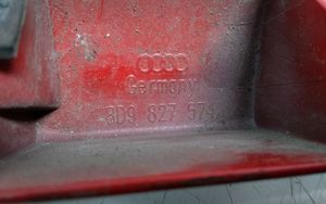 Audi A3 S3 8P Barra de luz de la matrícula/placa de la puerta del maletero 242005