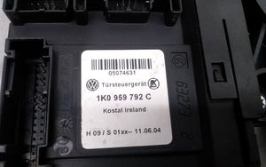 Volkswagen Caddy Alzacristalli della portiera anteriore con motorino 1T0959702