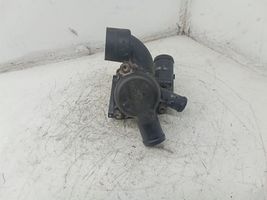 Volkswagen Touareg I Boîtier de thermostat / thermostat 022121121D