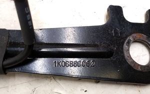 Hyundai ix35 Klamra przedniego pasa bezpieczeństwa 1K06886062