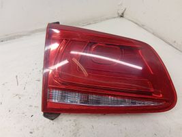 Volkswagen Touareg II Lampy tylnej klapy bagażnika 7P6945093C