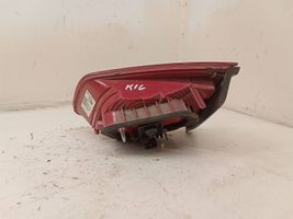 Volkswagen Touareg II Lampy tylnej klapy bagażnika 7P6945093C