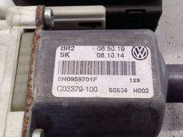 Volkswagen Tiguan Regulador de puerta delantera con motor 5N0959701F