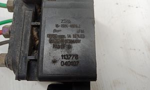 Audi A8 S8 D3 4E Rozdzielacz / Blok zaworowy zawieszenia pneumatycznego osi tylnej 15152400D52