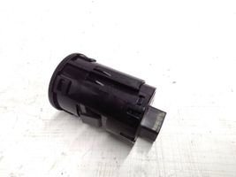 Mazda CX-3 Moottorin start-stop-painike/kytkin BJS7663S0