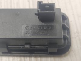 Mercedes-Benz C W204 Interruptor de apertura del maletero/compartimento de carga 2128210651