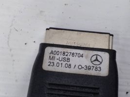 Mercedes-Benz CLS C219 USB-pistokeliitin A0018276704