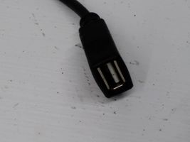 Mercedes-Benz CLS C219 USB-pistokeliitin A0018276704