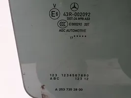 Mercedes-Benz GLC C253 Vetro del finestrino della portiera posteriore A2537352800