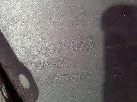 Volvo V70 Zderzak przedni 30678623