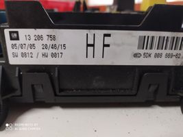 Opel Astra H Module de fusibles 13206758