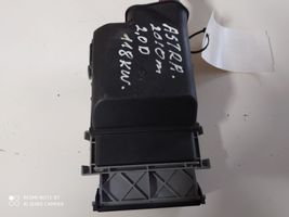 Opel Astra H Fuse module 13222786