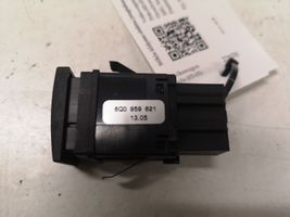 Volkswagen Polo Bouton de dégivrage pare-brise 6Q0959621