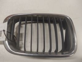 BMW 3 E46 Grille calandre supérieure de pare-chocs avant 