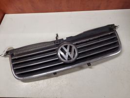 Volkswagen PASSAT B5.5 Etupuskurin ylempi jäähdytinsäleikkö 3B0853651L