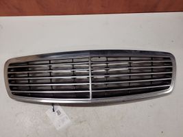 Mercedes-Benz E W211 Maskownica / Grill / Atrapa górna chłodnicy BZ07034GA