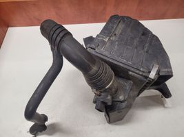 Volkswagen PASSAT B5 Scatola del filtro dell’aria 058133843