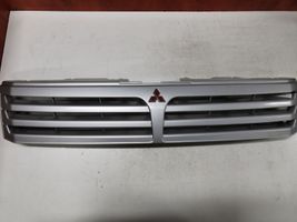 Mitsubishi Space Wagon Grille calandre supérieure de pare-chocs avant MR275627