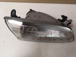 Toyota Camry Lampa przednia 11076448