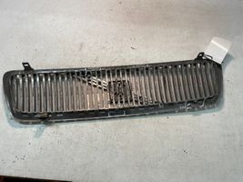 Volvo V70 Grille calandre supérieure de pare-chocs avant 8659875