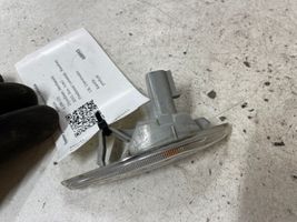 Mazda 6 Indicatore di direzione del parafango anteriore 011471