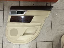 Jaguar XF Takaoven verhoilu 