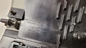 Jaguar XF X250 Garniture, panneau de grille d'aération latérale 8X23043C26