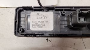 Jaguar XF X250 Connettore plug in AUX 8X2319C166BA