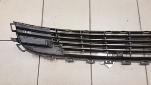 Citroen C5 Etupuskurin alempi jäähdytinsäleikkö 9682130977