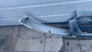 Opel Vivaro Front bumper upper radiator grill 