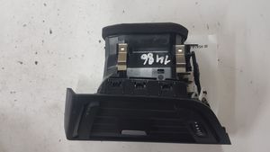 BMW 3 F30 F35 F31 Kojelaudan tuuletussuuttimen suojalista 923197013