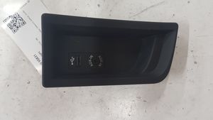 BMW 3 F30 F35 F31 Gniazdo / Złącze USB 105026813