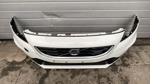 Volvo V40 Передний бампер 