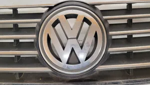 Volkswagen PASSAT B6 Maskownica / Grill / Atrapa górna chłodnicy 3C0853651