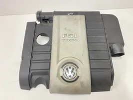 Volkswagen PASSAT B6 Cubierta del motor (embellecedor) 06F133837T