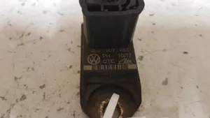 Volkswagen PASSAT CC Датчик удара надувных подушек 3C0907651