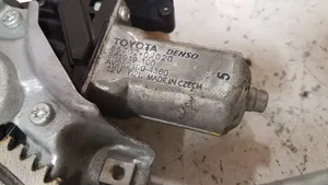 Toyota Avensis T270 Regulador de puerta trasera con motor 8570202020