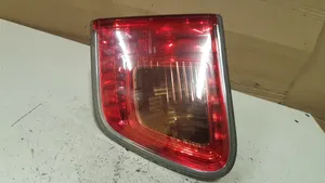 Toyota Avensis T270 Lampy tylnej klapy bagażnika 89032447A