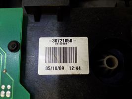 Volvo C30 Przycisk / Włącznik oświetlenia wnętrza kabiny 30721050