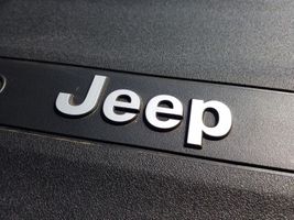 Jeep Cherokee Copri motore (rivestimento) 04861992AB