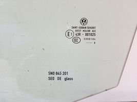 Volkswagen Tiguan Szyba drzwi przednich 5N0845201