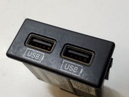 Dodge Grand Caravan Connettore plug in USB 68145567AA