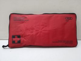 Audi A5 8T 8F Trousse de premiers secours 8K0860282