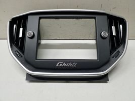 Maserati Ghibli Radion/GPS-laitteen pääyksikön kehys 6700190600